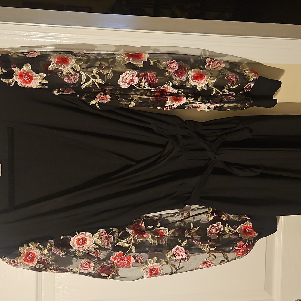 VENUS Black Jumpsuit with Floral Sleeves - Picture 4 of 8